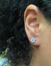 Load image into Gallery viewer, Silver Flower Earrings
